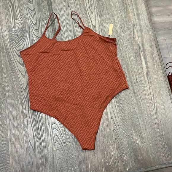 SKIMS Tops - NWT Skims Logo Mesh Foil Cami Bodysuit Scoop Neck Pull-On Thong Back Brown 4X